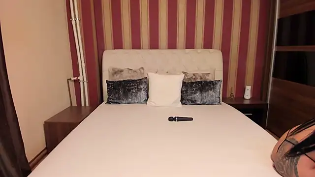 AshxleyPage online show from 04.04.26