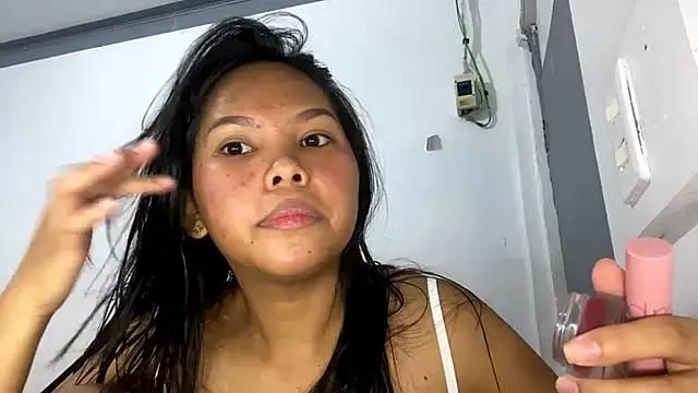 Snapshot of CorrinaThach chatting on 04.03.26 CorrinaThach online show from 04.03.26