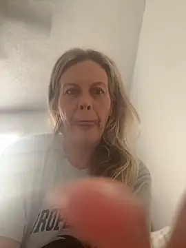 GwenWilde31 online show from 06.22.26