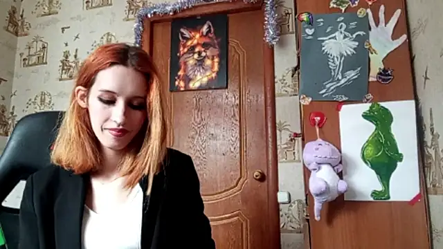 Snapshot of SirenFrost chatting on 04.14.26 SirenFrost online show from 04.14.26