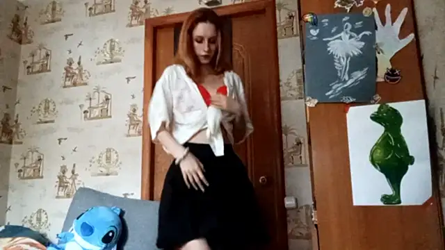 Snapshot of SirenFrost chatting on 05.23.26 SirenFrost online show from 05.23.26