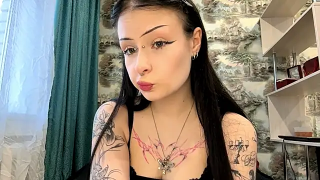 Snapshot of YoursinGoddes chatting on 04.13.26 YoursinGoddes online show from 04.13.26