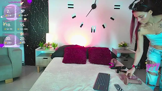 aurora petitee online show from 04.16.26