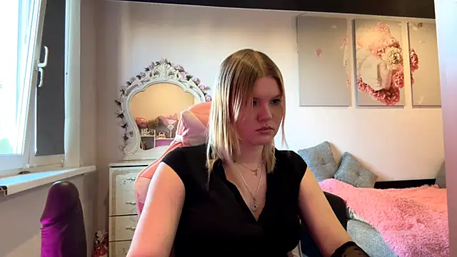 SweettAnny online show from 06.16.26