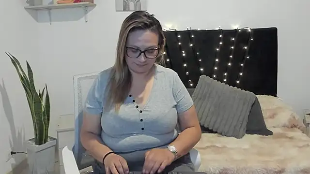 Just evangeline online show from 04.01.26