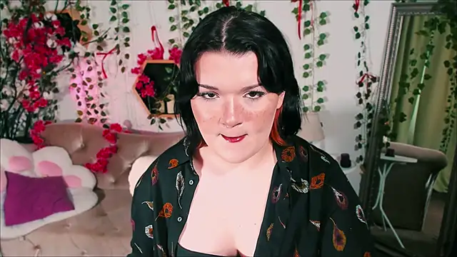 Sara Mour online show from 04.04.26