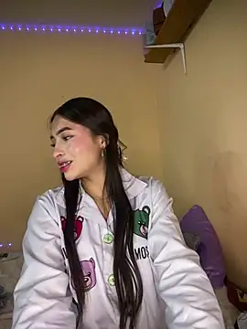 Itze Mua online show from 04.14.26