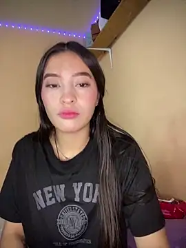 Itze Mua online show from 04.15.26