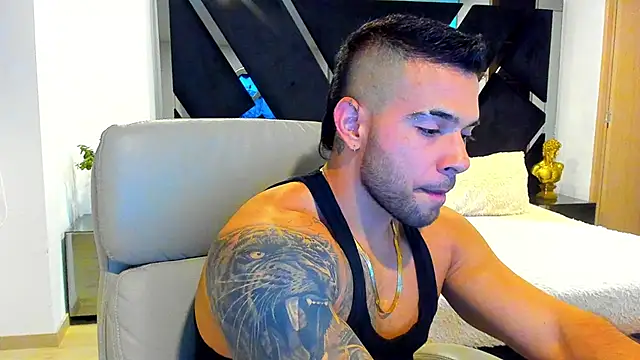 Snapshot of Raytorres chatting on 07.12.26 Raytorres online show from 07.12.26