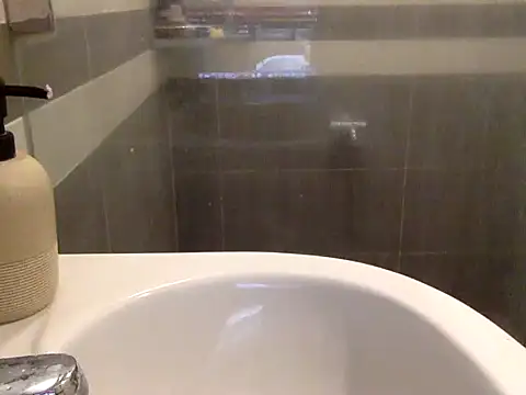 Snapshot of 17Komodo chatting on 04.10.26 17Komodo online show from 04.10.26