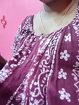 Snapshot of itz-priya chatting on 04.14.26 itz-priya online show from 04.14.26