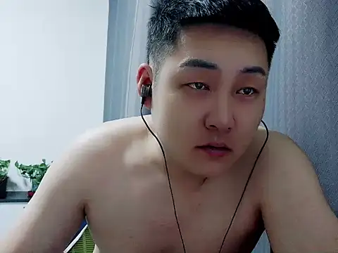 Snapshot of Llpl322 chatting on 04.13.26 Llpl322 online show from 04.13.26