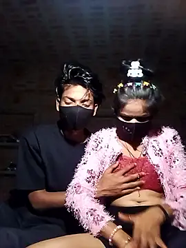 Snapshot of COUPLE-HOTS chatting on 04.01.26 COUPLE-HOTS online show from 04.01.26