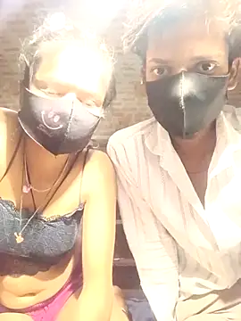 Snapshot of COUPLE-HOTS chatting on 04.15.26 COUPLE-HOTS online show from 04.15.26