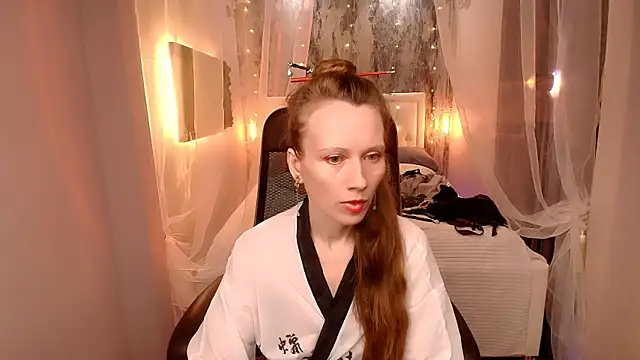 NicoleMiless online show from 04.14.26