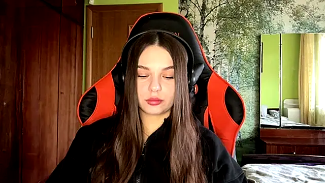 ThedaStrevell online show from 04.03.26