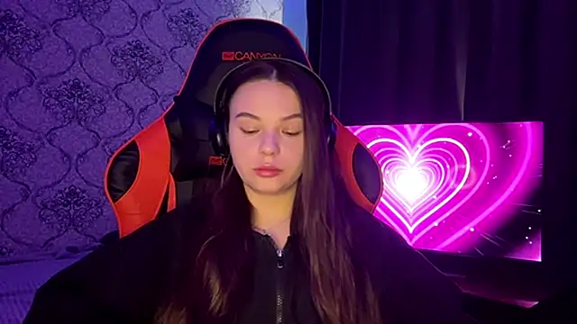 ThedaStrevell online show from 04.07.26