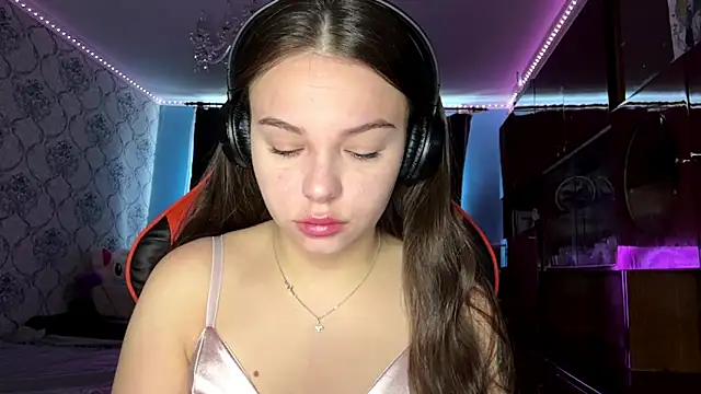 ThedaStrevell online show from 04.09.26