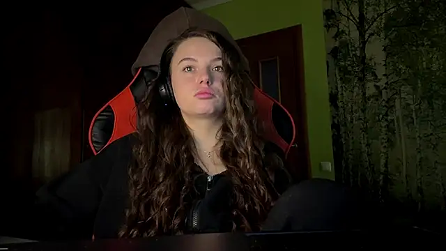 ThedaStrevell online show from 04.12.26