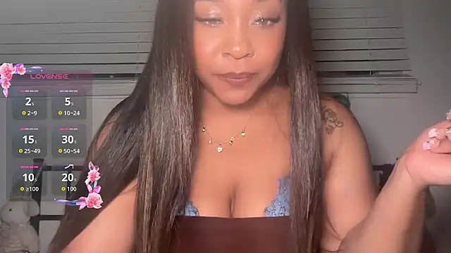 Snapshot of Yourmommysilk chatting on 06.18.26 Yourmommysilk online show from 06.18.26