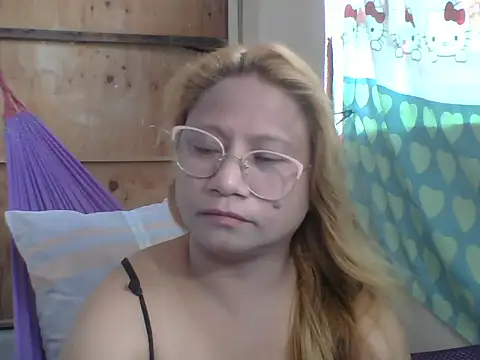 PinayChristine online show from 04.09.26