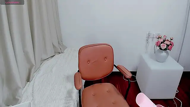 Snapshot of KEYE-SS chatting on 04.02.26 KEYE-SS online show from 04.02.26