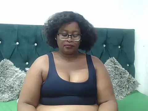 Curves2Devour online show from 04.06.26