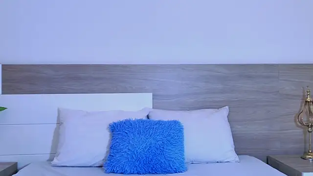 Elodie Laurent online show from 03.25.26