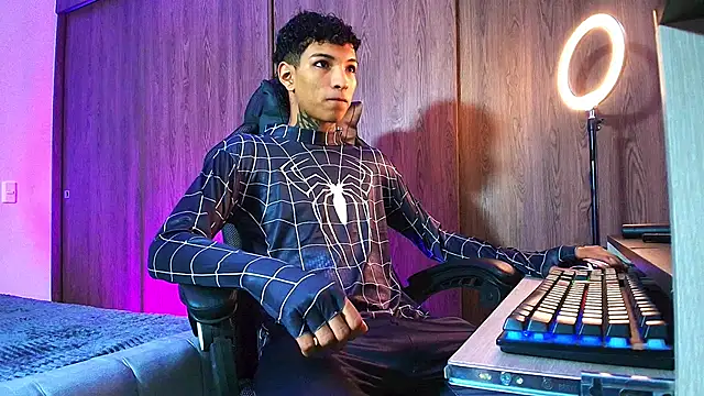 im Usuga online show from 03.30.26