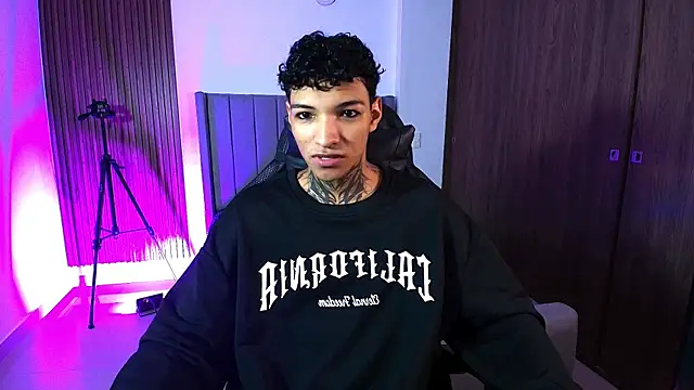 im Usuga online show from 04.08.26