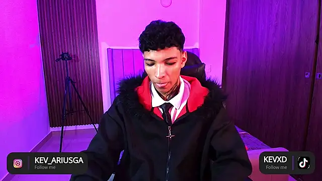 im Usuga online show from 04.14.26