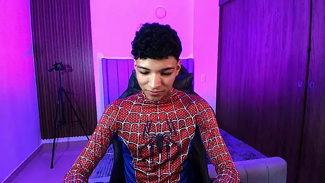 im Usuga online show from 04.15.26