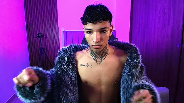 im Usuga online show from 04.16.26