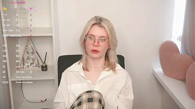 CarleySuski online show from 04.10.26