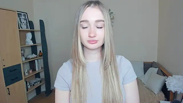 Snapshot of VioletteClaire chatting on 05.24.26 VioletteClaire online show from 05.24.26