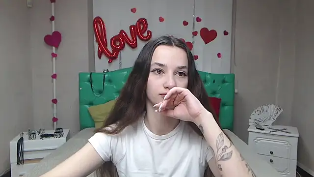 Je55icaBreeze online show from 04.13.26