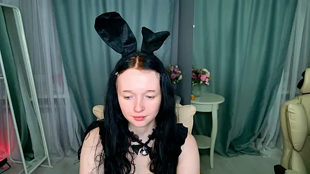 Flora Ray online show from 04.04.26