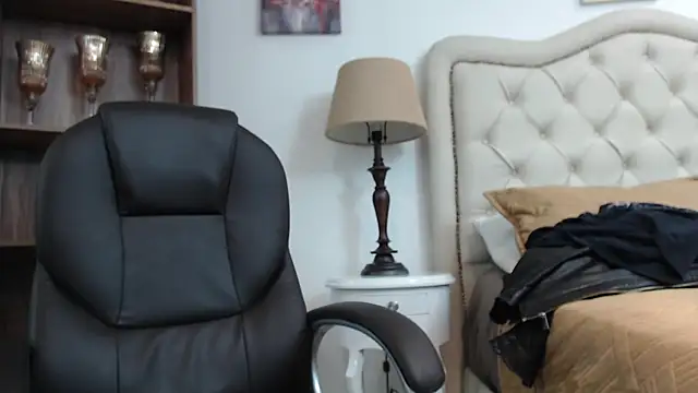 Snapshot of vannellope_roberts chatting on 04.14.26 vannellope roberts online show from 04.14.26