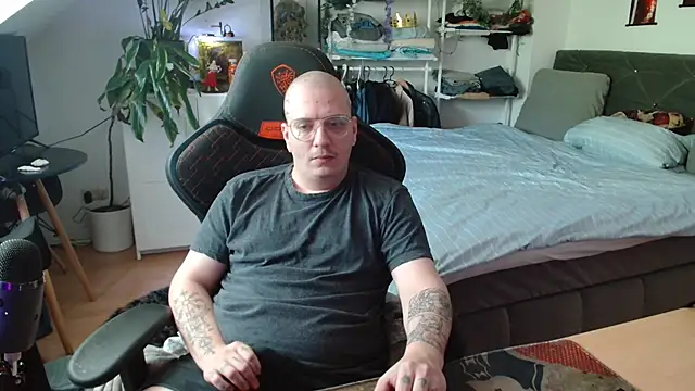 Snapshot of Oderwattboy chatting on 05.24.26 Oderwattboy online show from 05.24.26