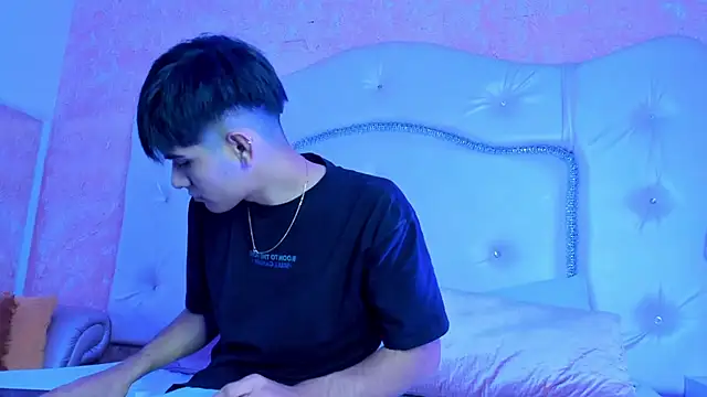 TylerCruz   online show from 04.01.26