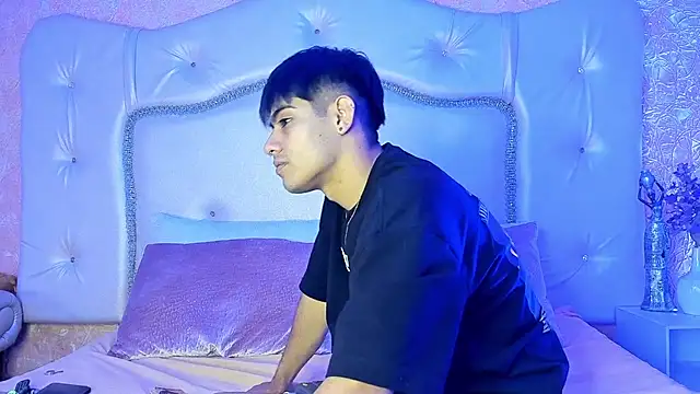 TylerCruz   online show from 04.07.26