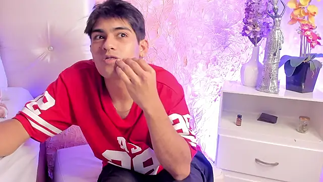 TylerCruz   online show from 04.16.26