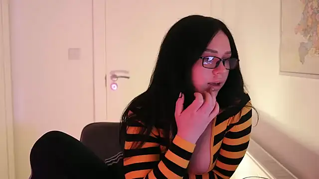 mira mmira online show from 04.04.26