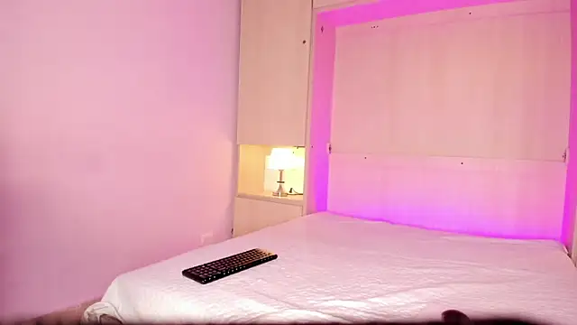 TessaLowe online show from 04.11.26