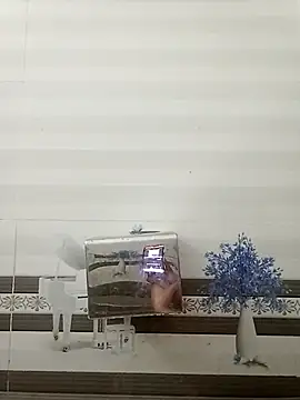 Lily Daisy online show from 04.03.26