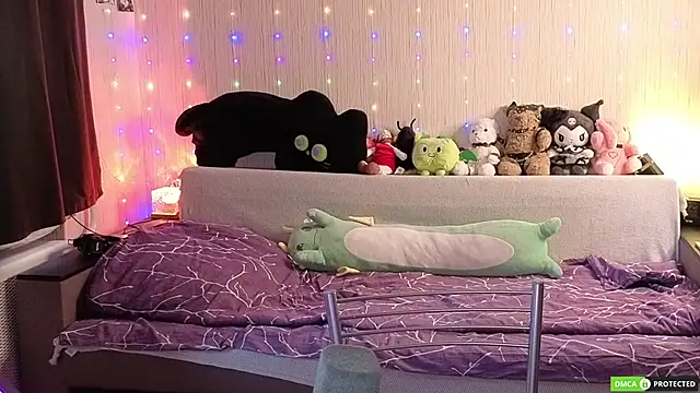 JulietFisher online show from 04.17.26