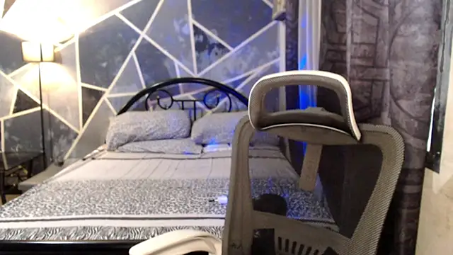 demeterfoxx online show from 04.04.26