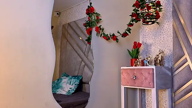 ValerieWoodsl online show from 04.17.26