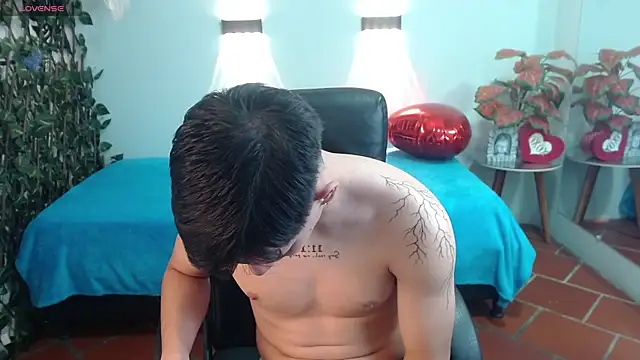 RoaSexi25 online show from 04.15.26