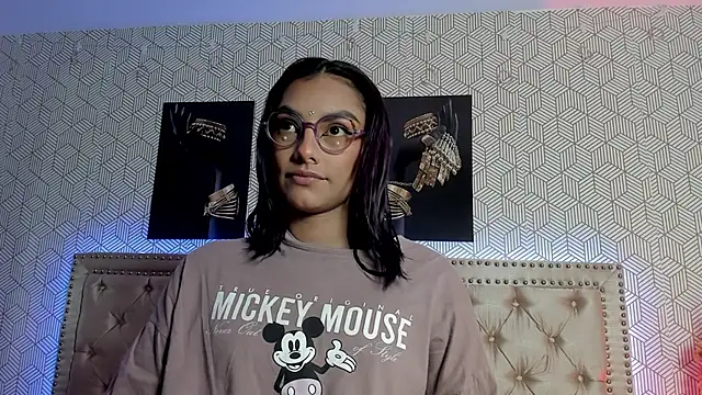 Snapshot of ValeAlvarez_ chatting on 04.12.26 ValeAlvarez online show from 04.12.26